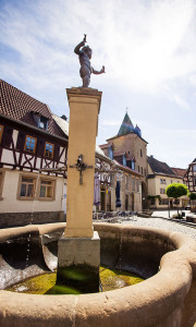 Meisenheim am Glan / Ansicht Rapportierplatz mit Brunnen